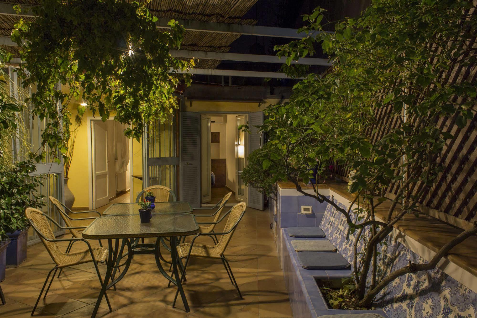 Dimora Dei Giganti Bed and Breakfast Napoli Eksteriør billede