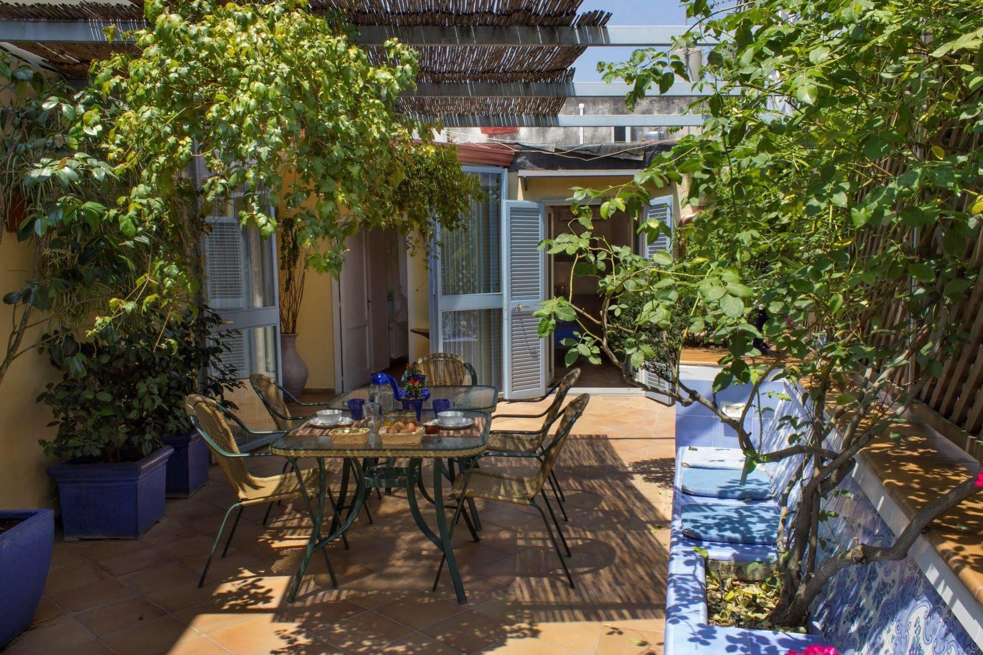 Dimora Dei Giganti Bed and Breakfast Napoli Eksteriør billede